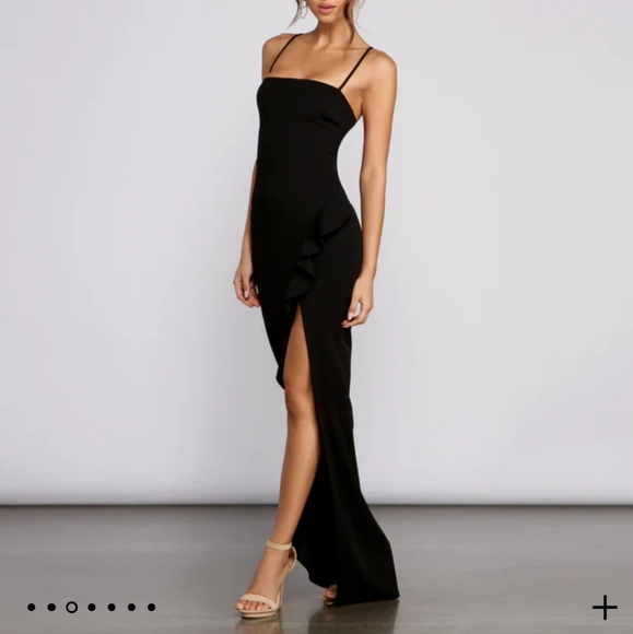 Black dress with ruffle slit - Picture 3 of 4